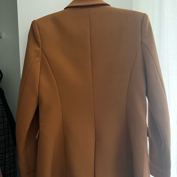 Worn Once - doesn’t fit - gorgeous caramel Color with gold buttons - Picture 2 of 3
